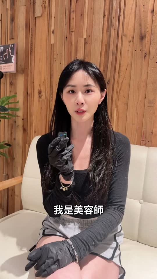 美容師學員在現場接受訪談